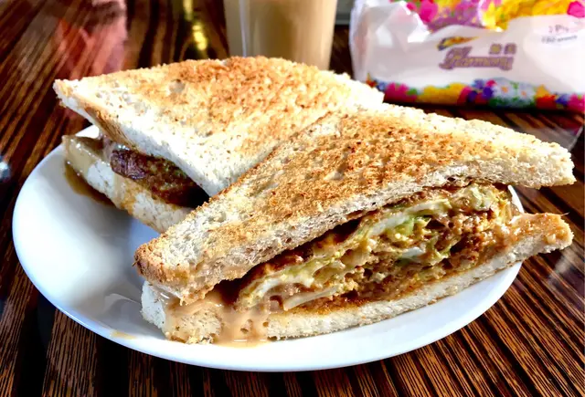 五香肉丁炒蛋三文治烘底