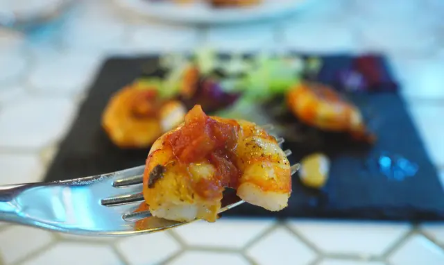 香蒜大蝦配蕃茄莎莎醬