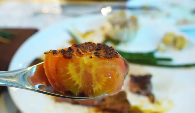 烤美國安格斯牛肉眼扒配迷迭香汁