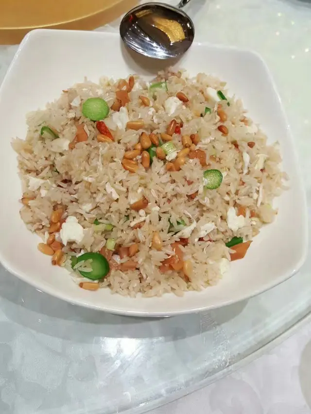 飯好大碟，炒飯炒得好好，一粒粒分開，好惹味