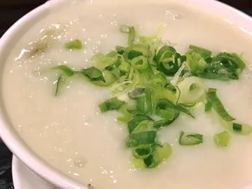 皮蛋咸瘦肉粥