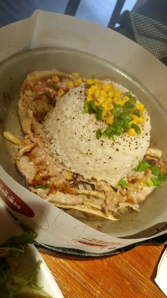 蔥燒肥牛鐵板飯