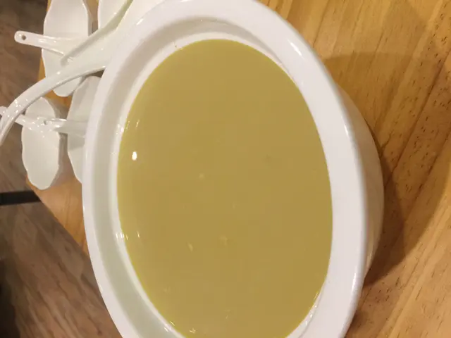 不油膩，時間煲得剛剛好。味道夠，不需要任何調味料亦喝得出材料的鮮味，螺頭夠厚身鮮甜，我喝了兩大碗！