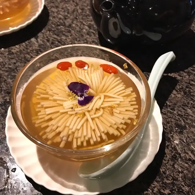 豆腐花都係一大舊好味D，糖水多過豆腐