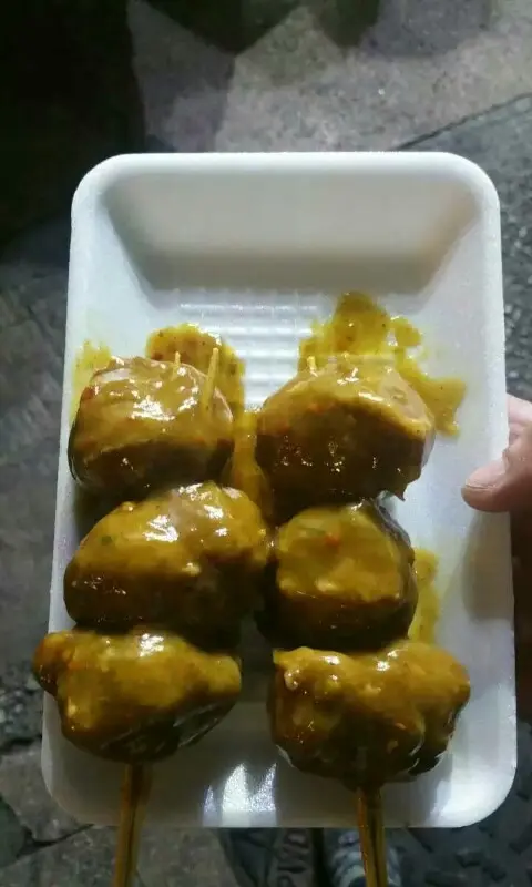 强記牛肉球，真係正到暈，粒粒巨大如乒乓球，再加上店主自製嘅秘製辣汁，yummy！😝😝😝