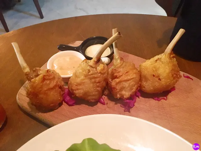 炸蝦肉釀雞翼珍寶珠