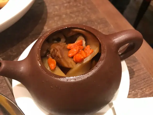 燉土雞湯