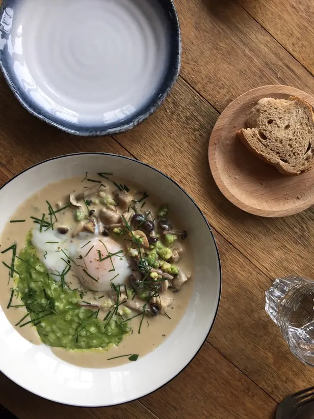 個pesto  sauce做得唔錯！隻蛋係慢煮的！味道很不錯，略嫌意大利飯住得太淋身。