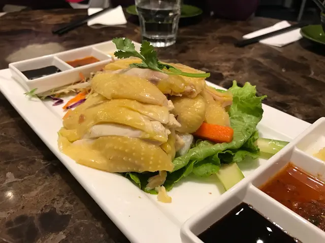 買相醬汁滿意，雞肉滑嫩👍🏼