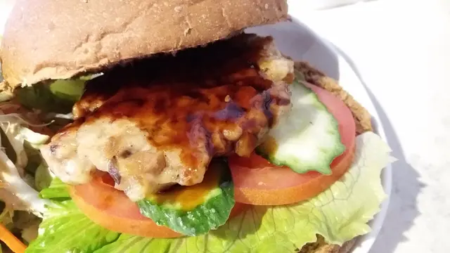 全麥漢堡焗釀雞肉漢堡扒