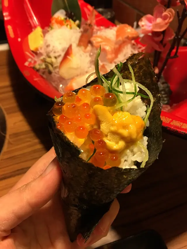 海膽三文魚籽手卷