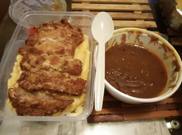 咖喱吉列猪扒旦包饭