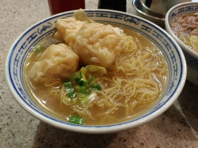 雲吞大大隻餡料飽滿新鮮