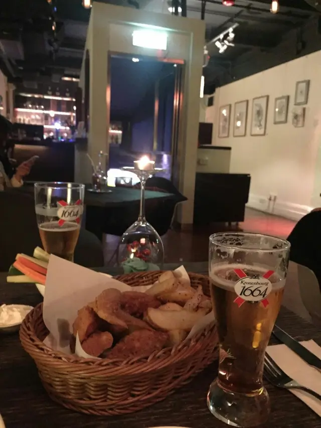 外脆內有汁,附咗兩樣Side dishes