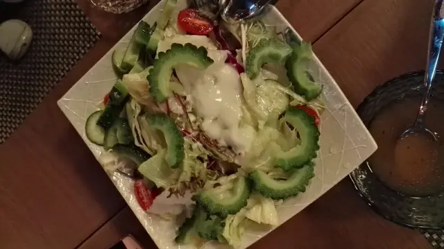 溫泉蛋伴日本苦瓜沙律