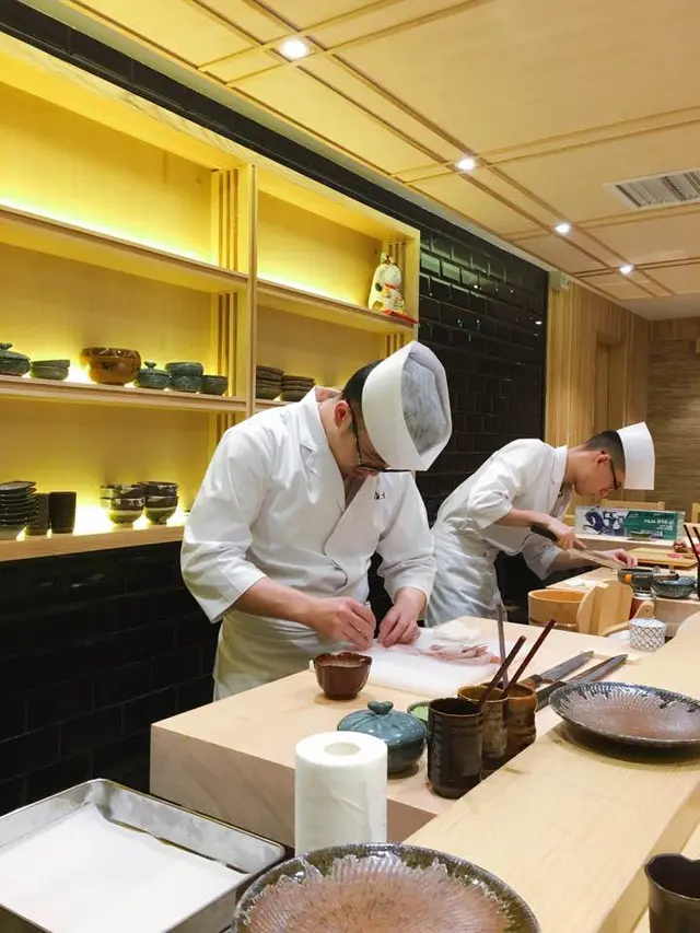 近距離望到師傅們製作,係Omakase的吸引地方之一。