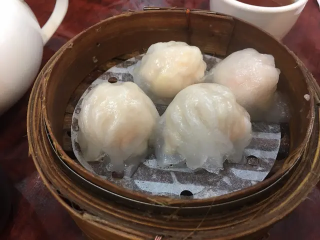 即場包完蒸，非一般工場出品，不過今次有Ｄ蒸過龍，Ｄ皮爛爛地