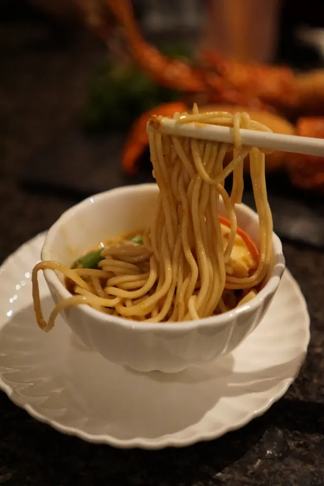 蘭州拉麵粗身帶彈性,不會軟稔易斷,掛湯力強。