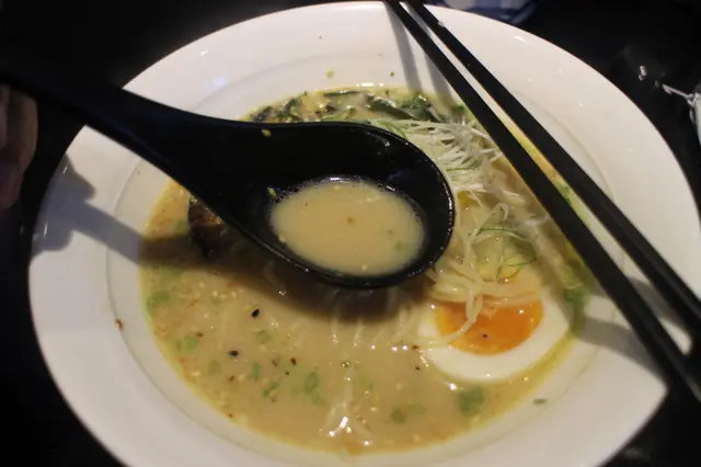 厚切叉燒拉麵豬骨湯