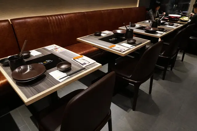 尖沙咀店跟旺角店在風格及裝潢上沒兩樣，都是走型格路線