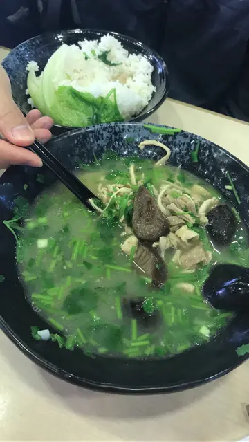莞茜冬菇雞絲湯飯