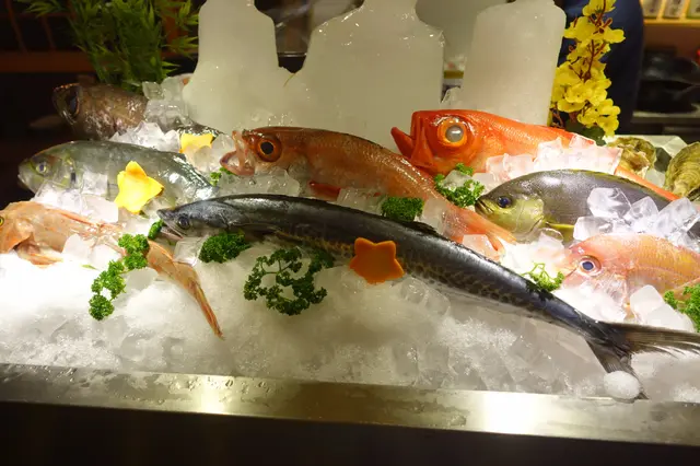 店方的海鮮絕大部份來自日本北海道，見到鮮魚的眼睛很 Bling Bling，可見貨源新鮮！