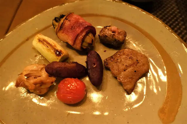 安格斯牛柳、鮮冬菇、牛油粟米、日本蕃薯仔、大蔥雞肉、牛舌、煙肉生蠔、黑豚肉荔枝卷、溫室車厘茄及豆腐！