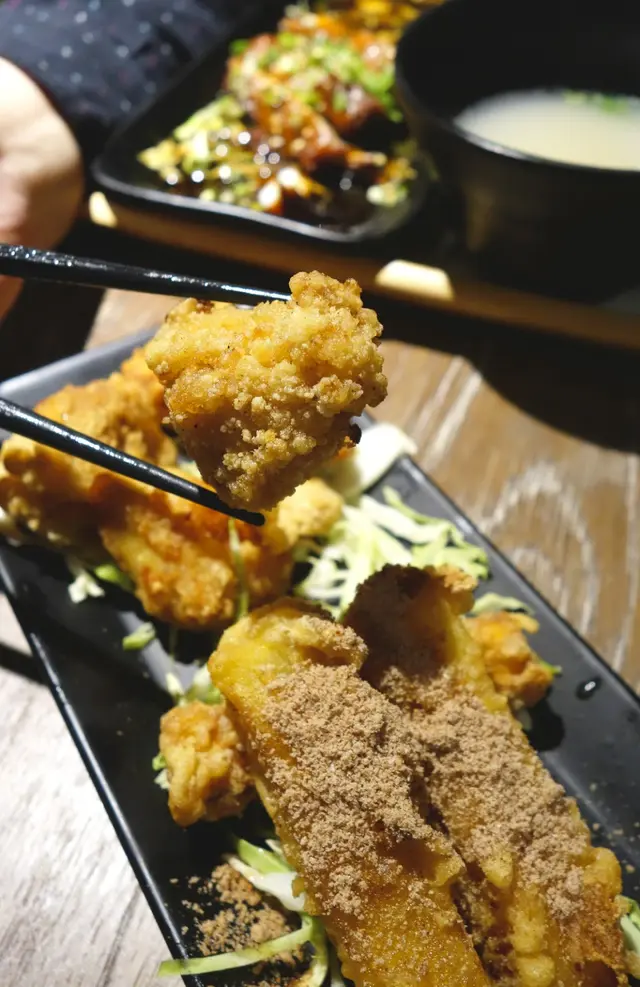 鹽酥雞炸得很鬆脆, 尤其欣賞表層的脆度, 放耐了也不太變質