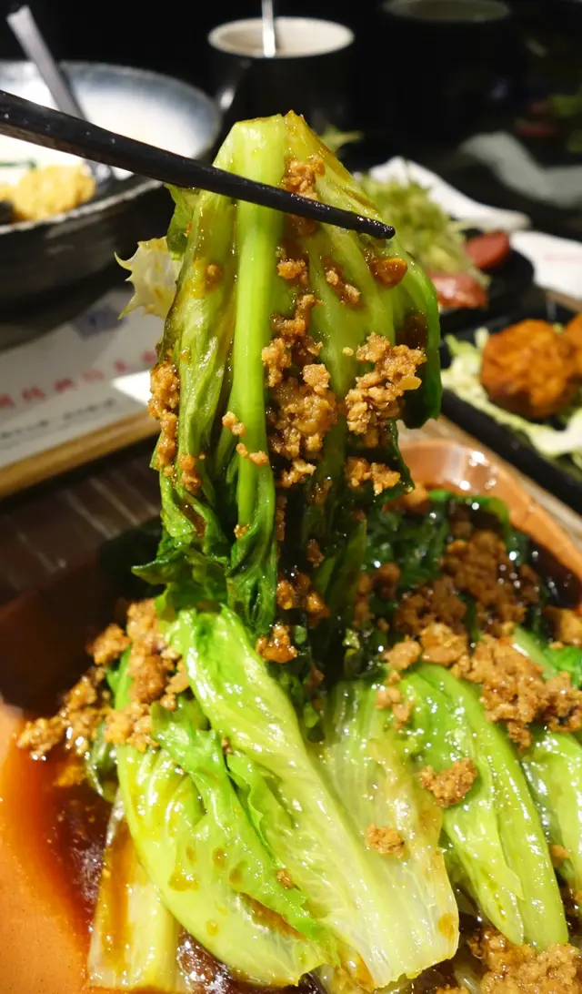 油潤的光澤令菜也爽口起來, 亦帶點膩