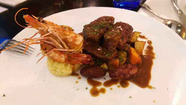 慢煮美國牛柳配燒大蝦