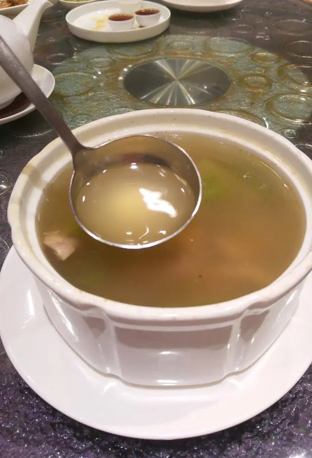 湯水清澈不混濁, 鮮而不腥, 亦沒有過多的油份