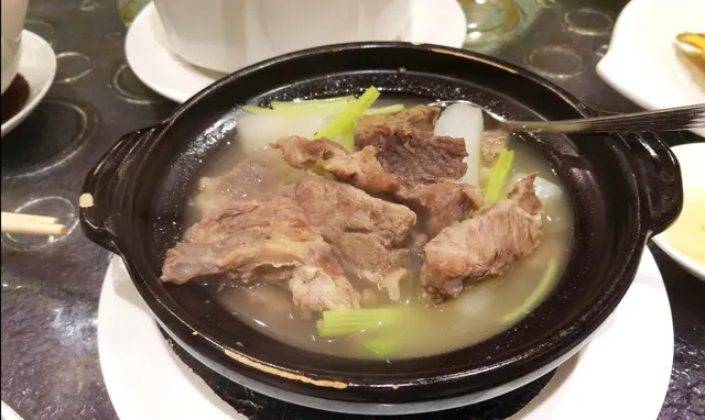 清湯的顏色偏淺, 喝下也是淡淡的, 嚐不到精華所在