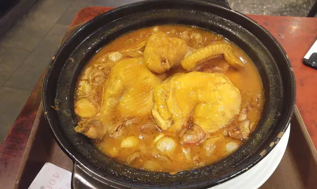 潮汕特產普寧豆醬充分滲透入雞肉當中, 連同其他醃料味道十分濃郁