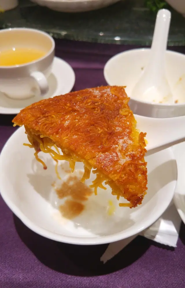 灑上白糖和陳醋滲透當中, 那種脆軟酸甜的惹味