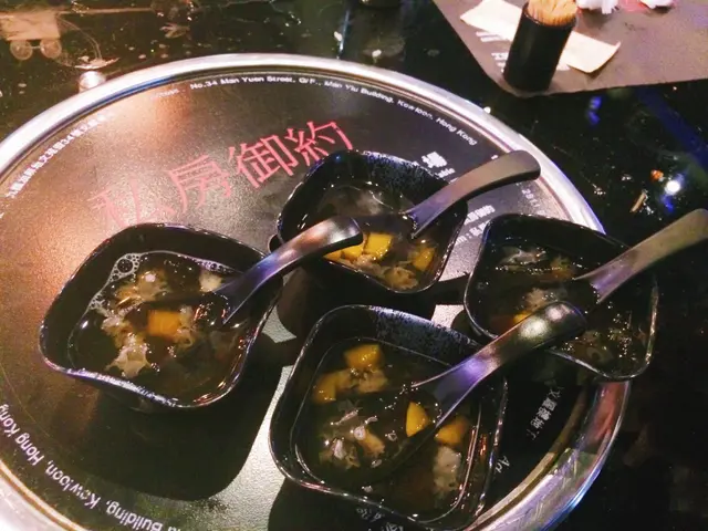 桃膠雪耳木瓜糖水