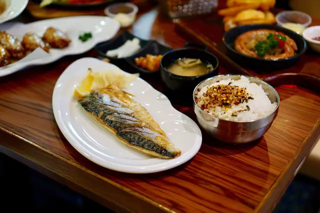 日式定食:香川鹽燒鯖魚