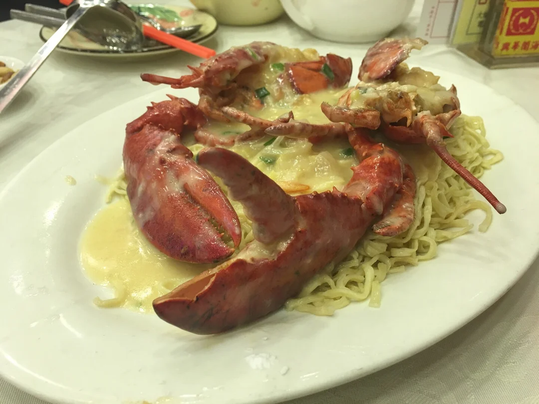 伊麵 放工經過見到呢間酒樓有芝士龍蝦伊麵食