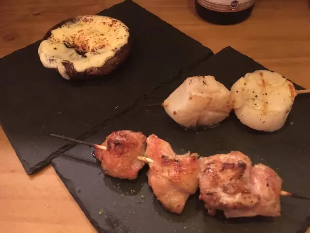 燒大啡菇，雞肉串，燒帶子