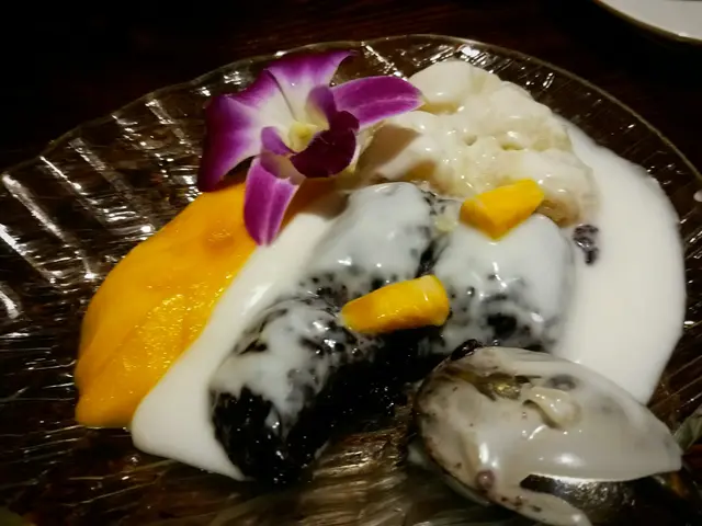 飯後甜品當然唔少得佢!呢個中規中舉啦。紫米好好咬口:-)