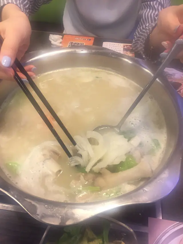 招牌花膠鯊魚骨膠原湯窩