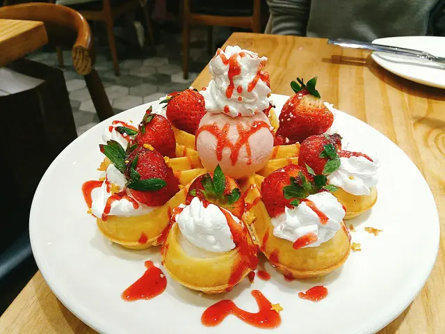 鮮草莓雪糕窩夫