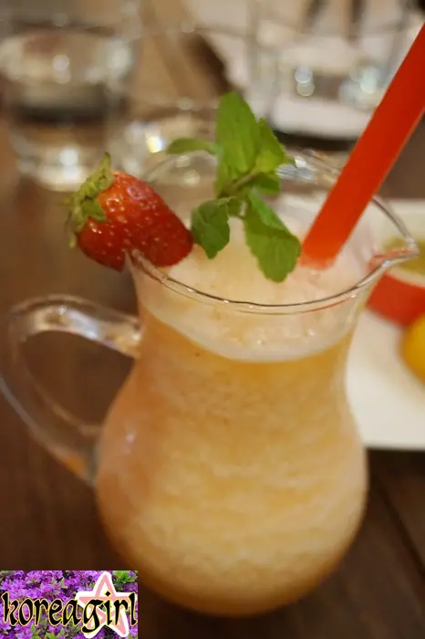 雪中送炭 (+$18) Snow Fire – Strawberry Pineapple Ginger Smoothie