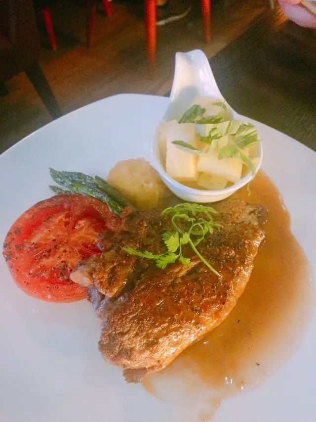 燒西班牙黑毛豬肉眼蓋