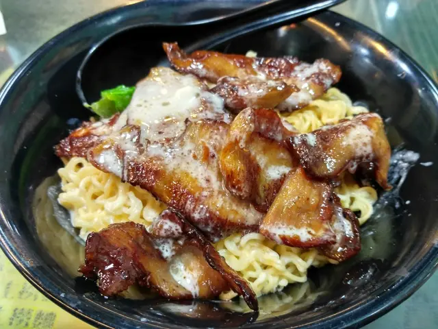 豬頸肉芝士撈麵