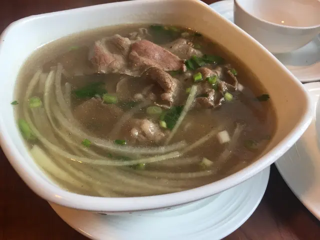 生牛肉湯河
