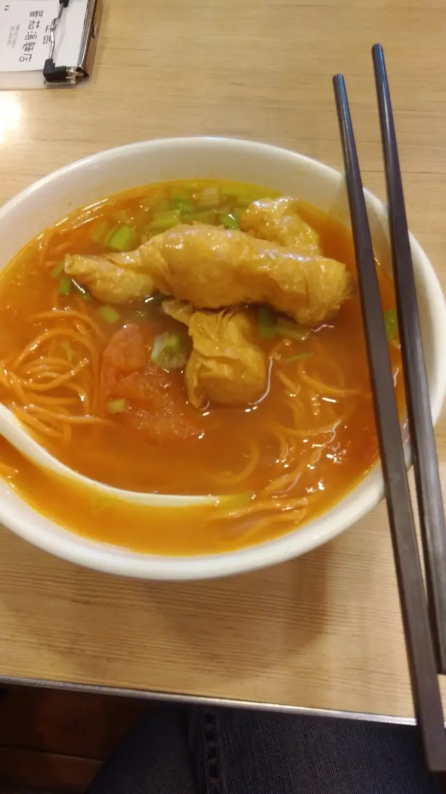 腐皮墨魚卷湯麵