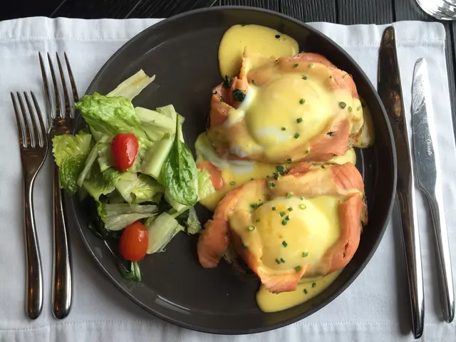 salmon  Benedict  