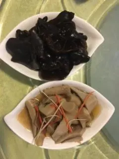 涼伴黑木耳和鮑魚菇