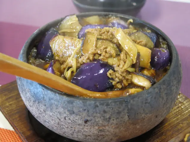 石鍋雜菌茄子猴頭菇