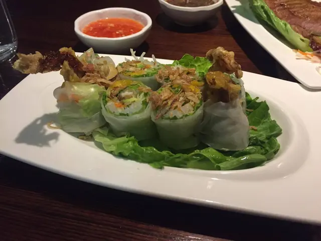 香芒牛油果軟殼蟹卷